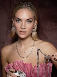 Petite Yves necklace