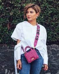 ^ ذهب السناب يطوق عنق نهى نبيل. Ø§Ù„Ø£Ù…Ø·Ø§Ø± Ø§Ù„Ø´Ø¯ÙŠØ¯Ø© ØªØªØ³Ø¨Ø¨ ÙÙŠ ØºØ±Ù‚ Ù…Ù†Ø²Ù„ Ø§Ù„ÙØ§Ø´ÙŠÙ†ÙŠØ³ØªØ§ Ø§Ù„ÙƒÙˆÙŠØªÙŠØ© Ù†Ù‡Ù‰ Ù†Ø¨ÙŠÙ„ ÙˆÙ†Ø´Ø·Ø§Ø¡ ÙŠØ¯Ø¹Ù…ÙˆÙ†Ù‡Ø§ Ø¹Ù„Ù‰ ØªÙˆÙŠØªØ±