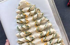 Christmas Tree Spinach Dip Breadsticks It S Always Autumn Recipe Holiday Appetizers Recipes Tree Spinach Spinach Dip