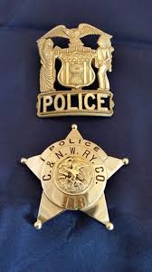 City of chicago, illinois, under the jurisdiction of the city council. Chicago And Northwestern Railway Police Badge And Hat Badge Circa 1950 Police Memorabilia Pinterest ãƒãƒƒã‚¸ ã¨ ãƒãƒªã‚¹