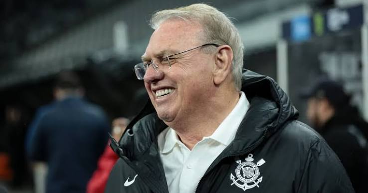Corinthians quita sal&aacute;rios em atraso com elenco e comiss&atilde;o t&eacute;cnica