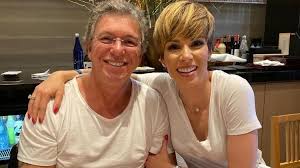 Seu maior sucesso é a canção é disto que o velho gosta, do álbum romance de terra e pampa, de 1980, composta junto com gildo campos. Boninho Comemora 21 Anos De Casado Com Ana Furtado Meu Amor