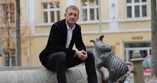 Jedna z nich je autonehoda z března 2012, kdy opilý srazil ženu a od nehody ujel. Janousek Se Musi Vratit Do Vezeni Zdravotni Stav Tomu Nebrani Rozhodl Soudl Blesk Cz