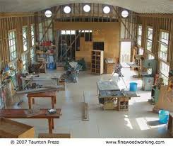 Dream Wood Working Shop Wow Wish My Shed Looked Like That Although My Sons Would Never Keep It That Woodworking Shop Wood Shop Projects Woodworking Workshop