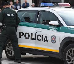 Prehrajte si jednotlivé diely relácie policajné prípady online alebo si vyberte z podobných relácií v kategórii reality tv. Muz Poskodil Priamo Pred Policajnou Budovou Dve Policajne Auta