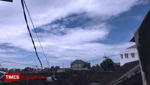 Sampai saat ini kami masih belum jelas kepastian sumber suara dentuman tersebut, kata ma'muri, rabu (3/2). Dentuman Misterius Kembali Terdengar Di Malang Bmkg Sebut Suara Petir Times Indonesia