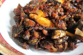 Paru dimasak sambal memang kesukaan semua boleh dengan paru sambal ini. Paru Sambal Sedap Azie Kitchen