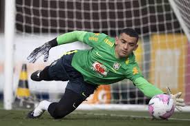 O elenco profissional tem três da base neste. Goleiro Do Brasil Santos Venceu A Fome E O Frio Para Se Tornar Jogador De Futebol 15 07 2021 Esporte Folha