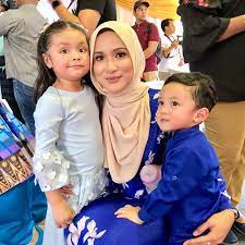 Terima kasih kepada hairul azreen & hanis zalikha kerana sudi hadir ke cawangan al aqsa carpets factory outlet & aqsa pps. Dihentam Kerana Tak Keluar Mengundi Ini Jawapan Hairul Azreen Dan Hanis Zalikha Iluminasi