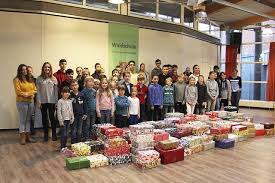 Kindern In Osteuropa Helfen Waldschuler Packen 168 Packchen Fur Die Weihnachtsaktion Von Round Table Buchholz