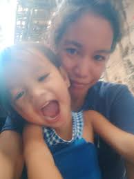 Viral ngayon ang video ni Jeric Raval na bumaba sa gitna ng NLEX para  mapagbigyan ang fans sa kabilang sasakyan. Siyempre kilig vibes talaga ang  idinulot ng aktor na nag-effort bumaba sa