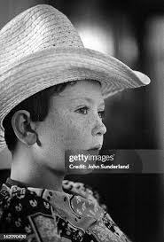 Kelly Reno's Instagram, Twitter & Facebook