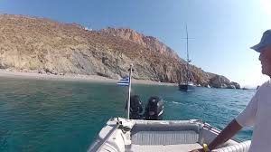 This modern hotel is right on the edge of a belt of white sand. Vorina Beach Folegandros Destimap Destinations On Map