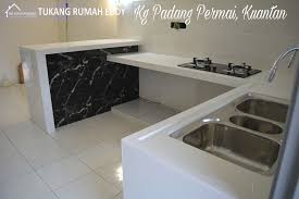 Table top merupakan salah satu komponen yang penting di dapur karena berfungsi sebagai meja untuk mengolah makanan. Warna Table Top Dapur Malaytata