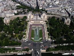 Le 16 ème arrondissement est l'un des plus bourgeois de paris et ce quartier ne manque pas d'endroits capables d'attirer l'attention de ses visiteurs. Palais De Chaillot Jardins Du Trocadero Gardens Of The Trocadero Seen From The Eiffel Tower 16e Arrondissement Paris J Romantic Weekend Travel Fun Paris