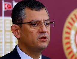 Çiftin i̇pek özel isminde bir kızları özgür özel'in asıl mesleği eczacılık, ege üniversitesi eczacılık fakültesini 1997 yılında bitirdi. Ozgur Ozel In Joe Biden Taraftarligina Tepki Yagdi