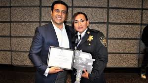 Oficial De La Policia Municipal De Queretaro Gana Segundo Lugar Del Premio Al Policia Del Ano Premios Queretaro Policia
