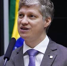 🇧🇷 ATENÇÃO: Câmara pede suspensão de 5 deputados por até 6 meses por  motim (Metrópoles) Marcel Van Hattem (NOVO-RS) Julia Zanatta (PL-SC) Marcos  Pollon (PL-MS) Camila Jara (PT) Zé Trovão (PL-SC).
