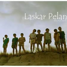 Sampai engkau meraihnya laskar pelangi takkan terikat waktu / bersyukurlah pada yang kuasa / cinta kita di dunia. Stream Nidji Laskar Pelangi By Brandonmargelius Listen Online For Free On Soundcloud