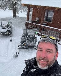 Be right back … playing in the snow ❄️ 😎 #daddydave #snowsnowsnow  #snowmobiling #snowlife #winteroutfits