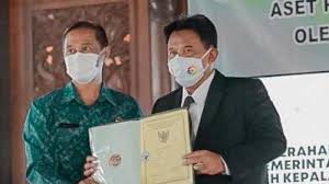 Sempena perintah kawalan pergerakan sehingga 31 mac 2020, tabung haji seluruh malaysia menetapkan waktu operasi pejabat cawangan th 10.00 pagi hingga 3.00 petang (terhad bagi urusan berkaitan haji sahaja). Https Jatim Tribunnews Com 2021 07 02 Gedung Dprd Nganjuk Ditutup Dua Pekan Imbas Tiga Pegawai Sekwan Terkonfirmasi Positif Covid 19 Https Cdn 2 Tstatic Net Jatim Foto Bank Images Ketua Dprd Kabupaten Nganjuk Tatit Heru Tjahjono Pada Kamis 24 Juni