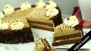 Diese Klassische Mocca Torte Passt Ausgezeichnet Zum Nachmittags Kaffee Mit Freunden Und Ist Ein Muss Fur Alle K In 2020 Mit Bildern Einfach Backen Kuchen Und Torten Dessert Ideen