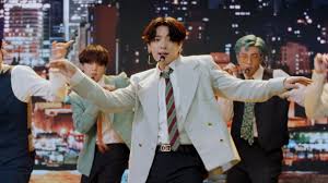 The boys of bts arrived at the 2020 mtv vmas all suited up, ready to break records and hearts. Bts Mtv Vma 2020 Performance Video Dynamite Stylecaster