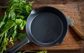 You Can Still Wash Your Cast Iron Skillet Without Removing Years Of Seasoning Cast Iron Pan Cast Iron Cooking Iron Pan
