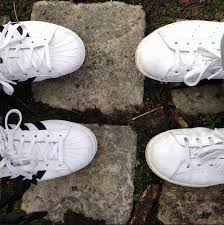 Pourquoi choisir entre superstar ou stan smith ? Stan Smith Ou Superstar Mon Blog De Maman