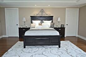 Benjamin Moore Shaker Beige Bedroom 737 Benjamin Moore Bleeker Beige Bedroom Design Photos Bedroom Rug Placement Small Master Bedroom Master Bedrooms Decor