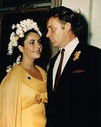 The History Of Flower Crowns And The Women Who Wore Them From Frida Kahlo To Kate Moss Celebrity Bride Celebrity Wedding Dresses Celebrity Weddings
