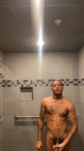 Locker Room: sexy light-skinned trade naked in… ThisVid.com