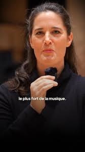 Deuxième épisode de notre nouvelle série "premières notes", où les  musiciennes et musiciens de l'orchestre évoquent leur instrument, leurs  débuts et leur apprentissage ! Aujourd'hui : Caroline Peach (contrebasse  co-solo). #OrchestralTchat ...