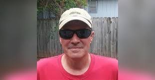 Robert Farquhar's Instagram, Twitter & Facebook