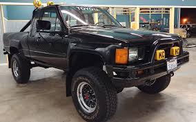 Il s'agit d'une réplique de l'autre star automobile du film culte, customisé par un passionné, partie pour 58 000 dollars lors d'une vente aux enchères en ligne. A Vendre Un Camion Toyota Pour Les Fans De Retour Vers Le Futur Guide Auto