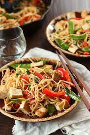 Veggie Lo Mein With Pan Fried Tofu By Ohmyveggies Com Recipe Veggie Lo Mein Vegetarian Recipes Veggies