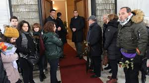 Εξιτήριο πήρε ο ανδρέας μικρούτσικος. 8anos Mikroytsikos Se Laiko Proskynhma H Soros Toy Plh8os Kosmoy Sto A Nekrotafeio Fwto Kalyterh Lamia