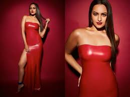 The new sizzling hot deluxe version, which has been improved visually as well as functionally, is available now and is giving people even more fun starting to play sizzling hot deluxe game is very easy. Sonakshi Sinha Looks Sizzling Hot In This Red Dress