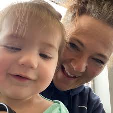 PURELY EDUCATIONAL ONLY: ok the great debate: soak your alfalfa cubes or  don't soak your alfalfa cubes? **Just feed in general**. not just alfalfa  cubes/pellets. we all know mustangs don't get