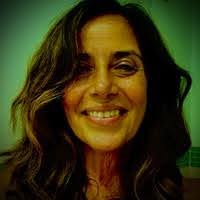 Laura Moniz's Instagram, Twitter & Facebook