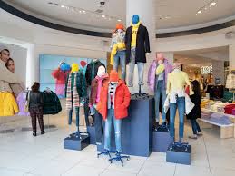 Shop men's, women's, women's plus, kids', baby and maternity wear. Gap Closing 225 Gap Banana Republic Stores In 2020