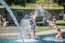 Juni können die gäste die badi auch abends geniessen. Schwimmbad Grosseres Angebot Hohere Abo Preise Werwaswolhusen