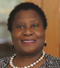 Dr. Em Claire Knowles receives 2017 Beta Phi Mu Award