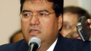 Velázquez hace campaña por su hermano para el CM