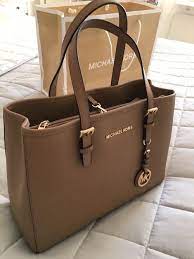 Ia juga mempunyai kualiti yang terbaik. Michael Kors Bag On Twitter Handbags Michael Kors Handbag Buy Purses Michael Kors