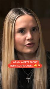 Heute steht Kultur auf dem Programm: 💯 ab in den Affentempel! 🏛️✨ Doch  der Ausflug nimmt eine wilde Wendung: Shania wird von einem frechen Äffchen  überfallen! 😱🙈 Roberts Fazit? 🤔🫨 "Die haben