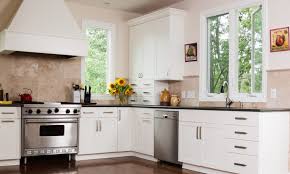 For over 50 years, lanera decorating has enjoyed providing custom window treatments for many homes in scarsdale, bronxville, mamaroneck and rye in new york. 31 Stylish Kitchen Window Ideas