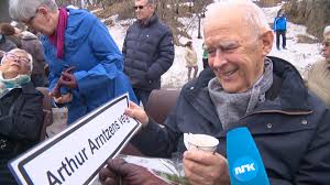 Arnt was born on april 1 1873, in brattland, hemnes, nordland, norway. Arthur Arntzen Fikk Egen Veg Jeg Begynner A Fornemme At Dette Er Stort Nrk Troms Og Finnmark Lokale Nyheter Tv Og Radio