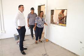 She is tall - a truly mesmerizing presence. See the magic unfold.