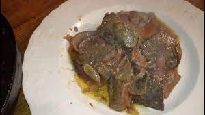 Versa lolio in una larga padella antiaderente unisci il burro a pezzetti scalda su fuoco basso e aggiungi le cipolle. Fegato Di Maiale Cotto In Padella Ricetta Calabrese Da Micheleexpert Youtube
